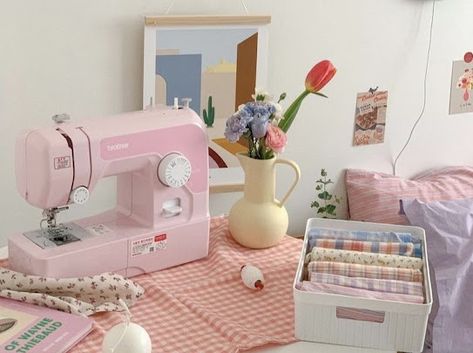 Couture, Organisation, Pastel Aesthetic Bedroom, Sewing Aesthetic, Cottagecore Room, Dream House Aesthetic, Sewing Desk, Sewing Room Inspiration, Sewing Room Design