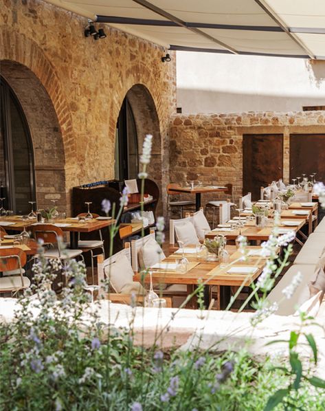 the original dairy barn – complete with milking stalls – makes an atmospheric spot for the couple to host dinner parties. White Ragu, Pienza Italy, Style Toscan, Ragu Recipe, Hotel House, Tuscan Design, Mediterranean Home Decor, Montepulciano, Outdoor Restaurant