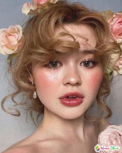 Simple Makeup Looks Full Face, Cherub Makeup Look, Bohemian Makeup Look Natural, Light Girly Makeup, Soft Vintage Makeup Looks, Makeup With Floral Dress, Simple Rosy Makeup, Mother Mary Makeup, Rounded Face Makeup