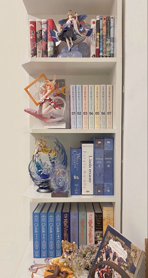 Shelf For Figures, Anime Figure Organization, Anime Book Shelf Aesthetic, Manga Set Up Shelf, Anime Inspired Decor, Anime Bedroom Ideas For Small Rooms, Anime Figure Shelf Display, Figure Room Ideas, Manga Display Ideas