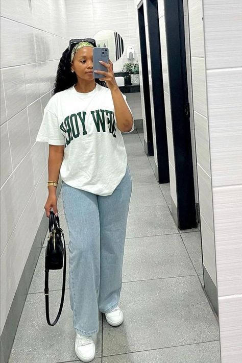 Need some cute and casual outfit ideas for spring? Check out these cute spring outfit ideas you can try out... Trendy Modest Outfits, Mode Old School, Mode Des Leggings, Curvy Casual Outfits, Modest Casual Outfits, Look Zara, Blouses Designs, Trendy Spring Outfits, Stylish Work Attire