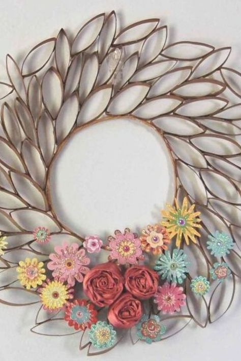 Are you looking for things to make from toilet paper rolls? Check out this spring easter wreath decoration idea made from reused toilet rolls.  This craft idea is perfect if you're decorating on a budget or trying to be more mindful about being eco-friendly and recycling household items. #diy #toiletrolls #crafts Cardboard Toilet Paper Rolls Ideas, Art From Toilet Paper Rolls, Toilet Tube Crafts, Crafts Made From Toilet Paper Rolls, Things To Make With Toilet Paper Rolls, Toiletrolls Crafts, Easter Toilet Paper Roll Crafts, What To Do With Toilet Paper Rolls, Toilet Paper Roll Crafts For Adults