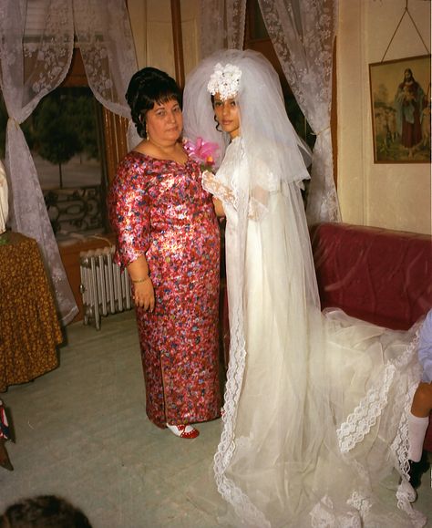 More Found Wedding Portraits From 1960s New York (Part 2) - Flashbak New York 60s, Historical Wedding Dresses, 1960s New York, 1960s Wedding Dresses, 1960s Wedding Dress, Wedding Dresses 60s, 1960s Wedding, Margaret Mitchell, Natural Picture
