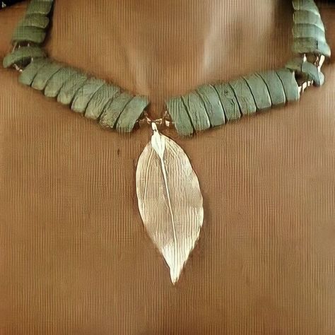 pocahontas aesthetic Pocahontas Jewelry, Pocahontas Aesthetic, Pocahontas Necklace, Pocahontas Character, Disney Princess Challenge, Disney Female Characters, Princess Pocahontas, Aesthetic Widget, Disney Princess Movies