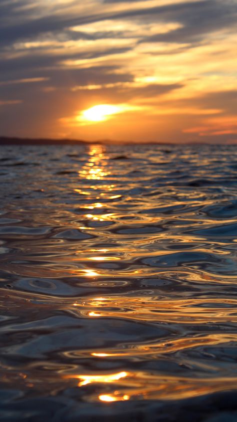 Sunset In Water, Hot Day Aesthetic, Sun On Water, Sunset On Water, Sunlight On Water, Water Horizon, Sunset Over Water, Sea Horizon, Sky And Water