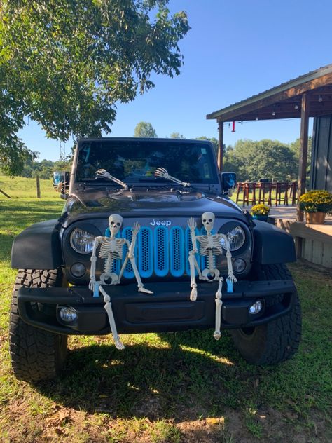 Jeep Spare Tire Halloween Decorations, Thanksgiving Jeep Decorations, Halloween Jeep Decor, Decorate Jeep For Halloween, Jeep Halloween Ideas, Jeep Skeleton, Halloween Jeep Decorations, Jeep Halloween Decorations, Jeep Mods Wrangler