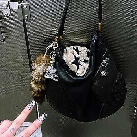 y2k bag purse skull raccoon keychain / maybematea on ig Raccoon Tail Keychain, Raccoon Keychain, 2000s Bags, Shameless Dr, Y2k Purse, Y2k Bags, Y2k Bag, Punk Style Outfits, Skull Keychain