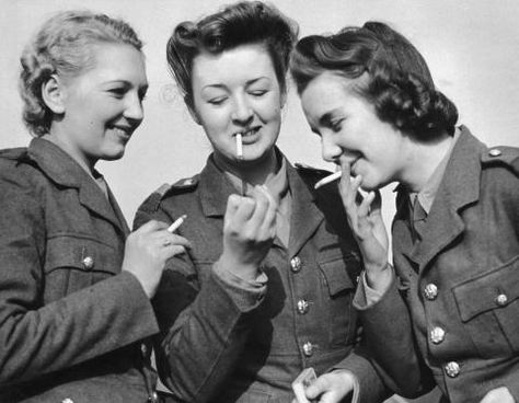 GettyImages-3094265 (1) Strange History, Ww2 Women, Wwii Women, Historic Pictures, Home Guard, British Women, Three Women, Military Women, Female Soldier