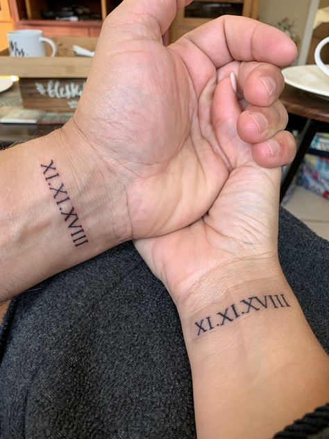 Roman Numeral Tattoos, Tattoo Angka, Mens Roman Numeral Tattoo, Roman Numeral Wrist Tattoo, Tato Jam, Roman Numeral Date Tattoo, Wedding Date Tattoos, Tato Nama, Roman Numbers Tattoo