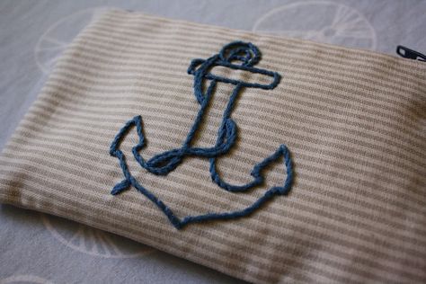 perfect use for left-over seer sucker fabric! Couture, Sewing Projects, Embroidery Designs, Anchor Embroidery, Burda Style, Quilt Fabric, Small Gifts, Follow Us, Universe