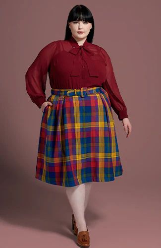 1950s Plus Size Fashion, Frozen Clothes, 1970s Trends, Vintage Plus Size Fashion, Art Teacher Outfits, Plus Size Vintage Clothing, People Reference, Designer Plus Size Clothing, Cute Red Dresses