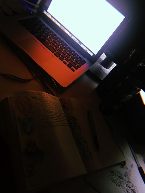 Computer and chill Spotify Pfps, Apple Computer, In A Nutshell, Computer Screen, Art Inspo, Instagram Story, My Pictures, Computer, Turn Ons