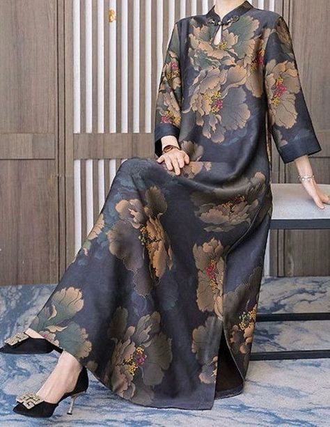 (I don't own Baki, pics or vids or Kaolan Wongsawat and always omegav… #fanfiction #Fanfiction #amreading #books #wattpad Chinese Dress Modern, Hijab Style Dress, Royal Clothing, Womens Clothing Patterns, Silk Dress Long, Trendy Fashion Tops, Silk Print Dress, Spring Fabric, Summer Dress Outfits