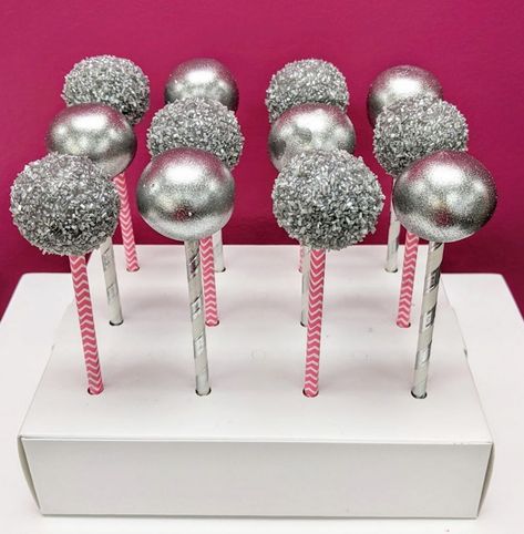 Disco Party Dessert Ideas, Essen, Disco Themed Dessert Table, Sparkly Cake Pops, Disco Ball Cakepops, Disco Treat Table, Disco Party Treats, Silver Foods For Party, Disco Theme Desserts