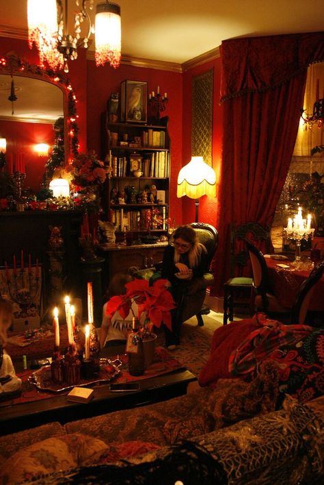 Haunted Living Room Ideas, Gothic Interiors Victorian, Maximalist Victorian Decor, Maximalist Goth Decor, Maximalist Goth, Gothic Victorian House Interior, Whimsigothic Decor, Victorian Christmas Decor, Victorian Maximalism