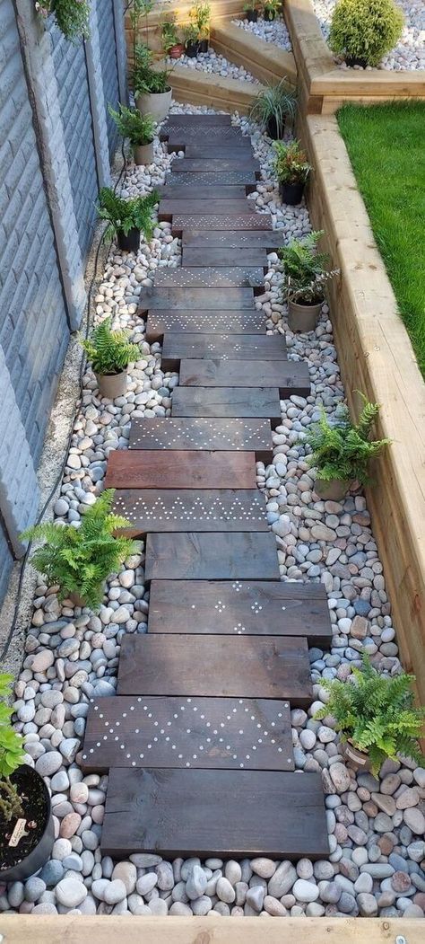 Side Yard Landscaping, Miniatures Diy, نباتات منزلية, التصميم الخارجي للمنزل, Outdoor Decor Backyard, Garden Yard Ideas, घर की सजावट, Rustic Garden, Backyard Patio Designs