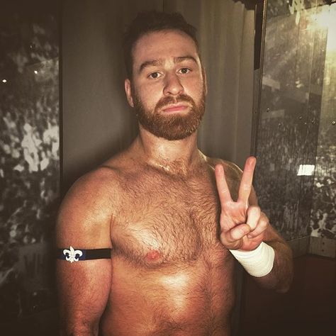 wwe #SamiZayn heads to the ring with a tribute to #QuebecCity on his arm. #WWE #Raw  2017/01/31 10:17:09 Wwe, Wrestling, Quebec City, Sami Zayn, Lucha Underground, Wwe Tna, Wwe Raw, Wwe Wrestlers, The Ring