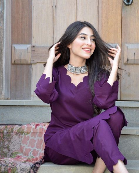 Pakistani Dresses, Black Prom Dresses, Purple Color Combinations, Beautiful Pakistani Dresses, 200 Pounds, Kurta With Pants, Simple Trendy Outfits, Stubborn Belly Fat, Kurti Designs