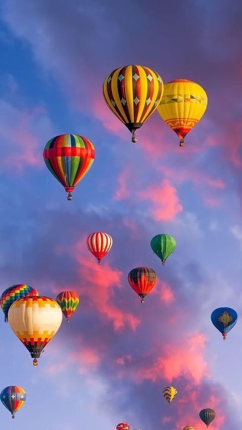 Balon Cu Aer Cald, Air Balloon Festival, Balloons Photography, Hot Air Balloon Festival, Kunst Inspiration, Hot Air Balloon Rides, Air Balloon Rides, 수채화 그림, Balloon Art