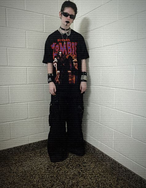 Early 2000s Punk Aesthetic, Mall Goth Male Outfits, 2000s Numetal Fashion, 90s Numetal Fashion, Mall Goth 90s Men, Numetal Fashion Men, Numetal Clothes, 90s Mall Goth Men, Mall Goth Guy