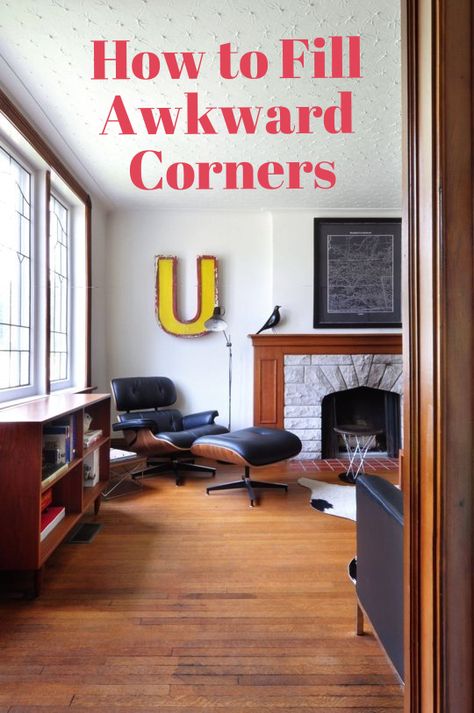 ​12 Ways to Fill Empty, Awkward Corners | Apartment Therapy Awkward Living Room Layout, Masculine Apartment, Dining Room Corner, Small Apartment Decorating Living Room, Living Room Decoration Ideas, Corner Decor, Living Room Corner, Vintage Dining Table, Room Corner