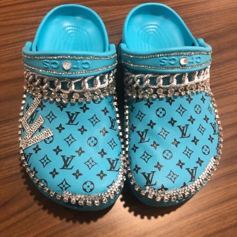 Teal Crocs, Croc Decorations, Bedazzled Shoes Diy, Bedazzled Shoes, Crocs Blue, Painted Shoes Diy, Crocs Fashion, Shoes Crocs, Bling Shirts