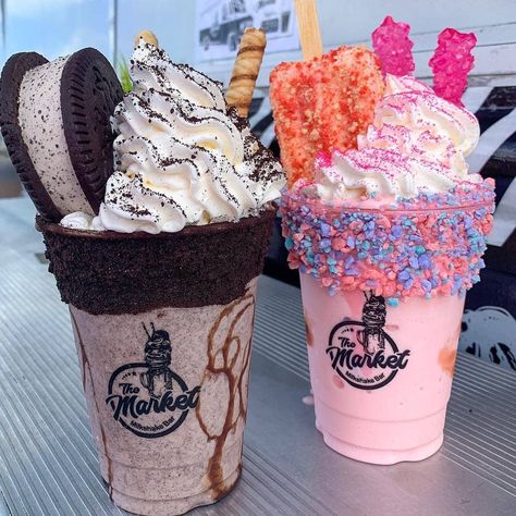 👑ᴛʜᴇ ᴄᴀʀʙ ᴄᴏʟʟᴇᴄᴛɪᴏɴ👑 | ᴅᴀᴠɪᴅ on Instagram: “WHO LOVES SHAKES❤️❤️? 𝘾𝙤𝙤𝙠𝙞𝙚𝙨 & 𝙘𝙧𝙚𝙖𝙢🍫 𝙤𝙧 𝙎𝙩𝙧𝙖𝙬𝙗𝙚𝙧𝙧𝙮 🍓.....Which team are you on? #cookiesandcream #strawberryshortcake - Follow…” Dunkin' Donuts, Bebidas Do Starbucks, Orange Beach Alabama, Yummy Ice Cream, Junk Food Snacks, Rainbow Food, Fancy Drinks, Sweet Snacks Recipes, Sweet Drinks
