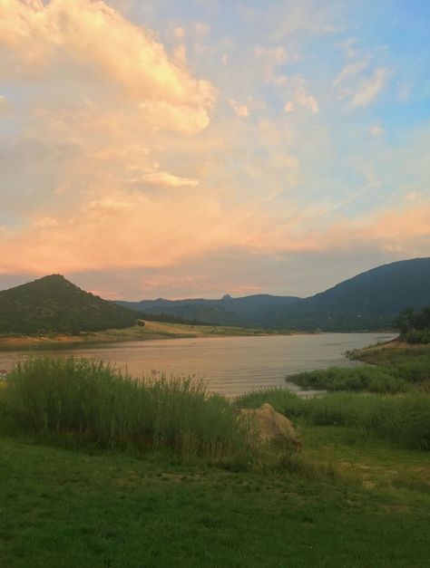 Grassy Mountain Landscape, Meadow Landscape Photography, Twilight Meadow Aesthetic, Open Meadow Aesthetic, Meadow Reference, Mountain Lake Aesthetic, Calm Nature Aesthetic, Grassy Mountains, Aesthetic Meadow