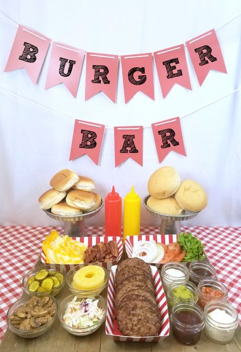 Burger Bar - Perfect for summer parties (AD) 40th Bbq Birthday Ideas For Men, Bobs Burger Party Theme, Bar B Que Party Ideas, Cookout Party Decorations, Birthday Bar Ideas, Party Burger Bar, Burger Bar Ideas, Soirée Bbq, Burger Bar Party