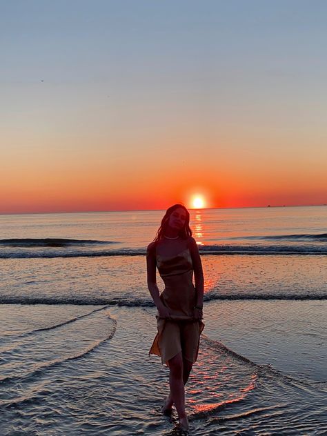 Beach sunset picture with long golden dress Mexico, Formal Beach Pictures, Long Dress Beach Pics, Beach Sunset Dress Pictures, Beach Sunset Pictures Photo Ideas, Bm Photoshoot, Long Golden Dress, Sunset Poses Instagram, Sunset Photoshoot Beach