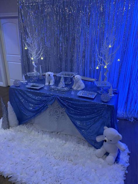 Natal, Ice Princess Party Winter Wonderland, Sweet 16 Decorations Winter Wonderland, Winter Wonderland Pool Party, Winter Land Theme Party Ideas, 50th Winter Wonderland Party, Winter Wonderland Disco Party, Winter Wonderland Party Theme Decor Table Decorations, Winter Ball Birthday Party
