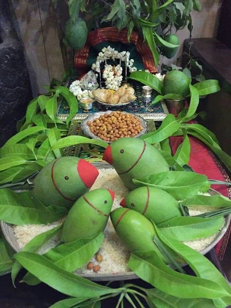 Gauri Decoration, Banana Leaf Decor, Leaf Decor Wedding, Home Flower Decor, Thali Decoration Ideas, Janmashtami Decoration, Diwali Decorations At Home, Housewarming Decorations, Amazing Food Decoration