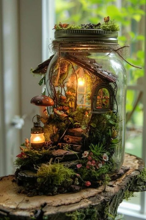 fairy house in a jar Fairy Garden In Lantern, Fairy Terrarium Ideas, Fairy House Lantern, Fairy Garden Ideas Enchanted Forest, Diy Fairy House, Whimsical Fairy Garden, Witch Crafts, Fairytale Decor, Fairy Garden Birthday Party