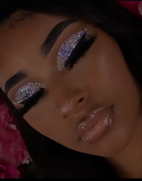 Wolf Hairstyle, Aesthetic Wolf, Sweet 16 Makeup, Black Makeup Looks, Birthday Makeup Looks, Face Beat Makeup, Brown Girls Makeup, Natural Glam Makeup, Glitter Makeup Looks