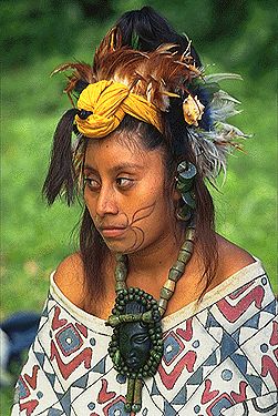 mayan woman Mayan Character, Maya Woman, Mayan Dress, Fire Ceremony, Mayan Women, Indigenous Fashion, Ancient Mexico, Mayan People, Indigenous Peoples Of The Americas