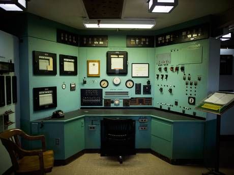 Futurism, Shipping Container Homes, Monitoring Room, Oak Ridge Tennessee, Spaceship Interior, Control Room, Manhattan Project, Control Panels, Escape Room