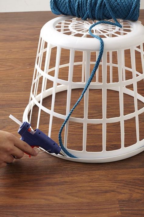 image Laundry Basket Storage Diy, Diy Lavanderia, Pot Gantung, Diy Para A Casa, Diy Laundry Basket, Kerajinan Diy, Laundry Basket Storage, Diy Muebles Ideas, Diy Rope Basket