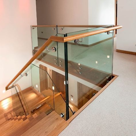 Double central spine staircase :  Corridor, hallway & stairs by Smet UK - Staircases Glass Bathroom Partition, Spine Staircase, Frosted Glass Bathroom, Wooden Staircase Design, Balustrade Design, Backlit Bathroom Mirror, Stainless Steel Gate, Staircase Design Modern, Steel Industry