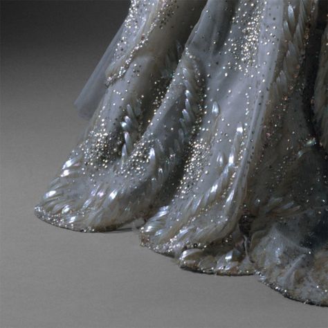 //Christian Dior, “Venus” Evening Gown, fw 1949-50, silk net embroidered with opalescent sequins, rhinestones, simulated pearls, and paillettes /source:metmuseum.org//Art Details Lucet, Royal Gif, Aesthetic Royal, Lizzie Hearts, Filmy Vintage, Design Moda, Gold Aesthetic, Lunar Chronicles, Princess Aesthetic