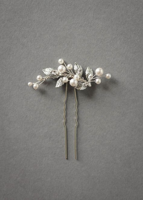 Delicate bridal hair pins for the modern bride - TANIA MARAS | bespoke wedding headpieces + wedding veils Hair Pins Diy, Accessories Minimalist, Pearl Hair Pin, Headpieces Wedding, Wedding Headpieces, Minimalist Bride, Headpiece Jewelry, Hair Adornments, Pearl Hair Pins