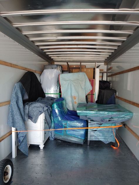 Local moving service with furniture and other belongings on a moving truck. Moving Moodboard, Moving House Packing, Moving Trucks, Moving Help, Packing Moving, Moving A Piano, Moving Blankets, Office Moving, Moving Truck
