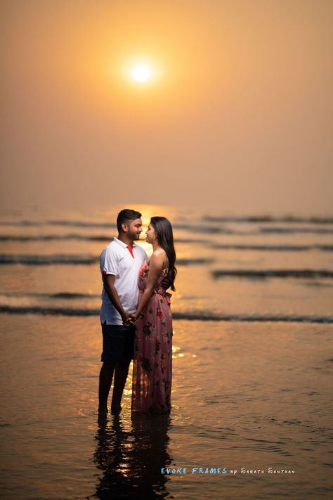 Creative Couples Photography, Bharatanatyam Poses, Pre Wedding Photoshoot Props, Prewedding Outdoor, Pre Wedding Photoshoot Outfit, Pre Wedding Photography, Wedding Photoshoot Props, Beach Couple, Pre Wedding Poses