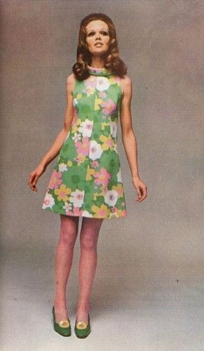 Green/pink/yellow floral print dress 1960's | Green wasn't worn much in the 50's, therefore, there was a bit of rebellion in wearing it. 60s Clothes, Yellow Floral Print Dress, 60’s Fashion, Style Année 60, Vintage Summer Outfits, Pink Print Dress, 1960s Dresses, 1960 Dress, Mode Retro