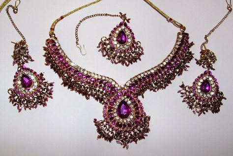 Purple Wedding Jewelry | Purple & Gold Indian Jewellery Set Purple Dress Jewelry, Purple Indian Jewelry, Purple Dress Accessories, Dress Accessories Jewelry, Indian Wedding Lengha, Indian Jewellery Set, Purple Jewelry Set, Purple Wedding Jewelry, Indian Bridal Jewellery