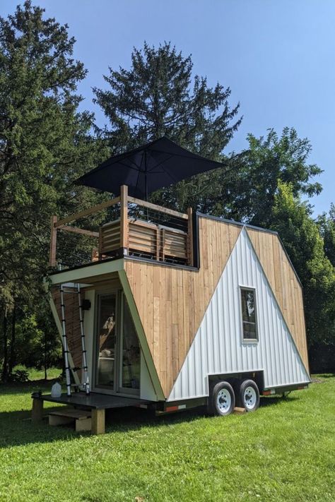 A 16' tiny house on wheels has a unique roof top deck, solar options, and a stunning loft skylight making it a gorgeous minimalist home! You can make this fun tiny home your own or use it for inspiration to build your own eco-friendly tinyhome. Tiny House Movable, Quick Build House, Tiny House Balcony, Diy Tiny Home On Wheels, Loft Skylight, Tiny House Wheels, Tiny Home Trailer, House With Roof, Unique Roof