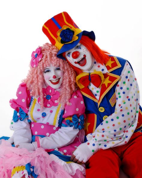 70s Clown Aesthetic, Clowns Kissing, 80s Clown, Mexican Clown, Clown Couple, Clown House, Clown Outfits, Clowncore Aesthetic, Clown Outfit