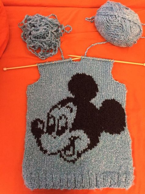 Mickey Mouse Knitting Pattern Free, Mickey Mouse Knitting Pattern, Free Sweater Knitting Patterns, Sweater Knitting Designs, Knit Stitch Patterns Free, Knitted Christmas Stocking Patterns, Crochet Mickey Mouse, Mickey Mouse Sweater, Kids Sweater Pattern