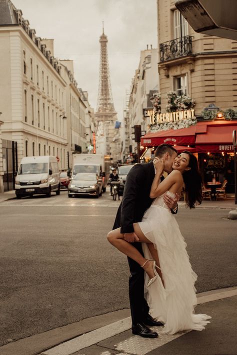 Winter Paris Engagement Photos, Paris Engagement Pictures, Wedding Photos In Paris, France Engagement Photos, Paris Anniversary Shoot, French Inspired Engagement Photos, Paris Wedding Photography, Paris Vow Renewal, Pre Wedding Photoshoot Paris