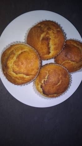 Queens Cakes Queens Cake Recipe, Queens Cake Recipe Baking, Queen Cakes Recipe, Queens Cake, African Desserts, Fruit Cake Recipe Easy, South African Desserts, Queen Cake, African Dessert