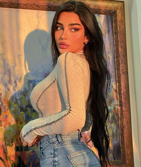 جيسيكا on Instagram: “Does my sparkle Burn your eyes 🔥” Hairstyle Short Women, Top 10 Hairstyles, Arab Models, Hairstyle 2024, Female Clothes Outfits, Hair Care Oils, Vintage Hollywood Glamour, Black And White Photo Wall, Hairstyle Names